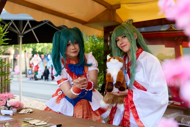 Schrein auf der Matsuri-Straße mit Manami