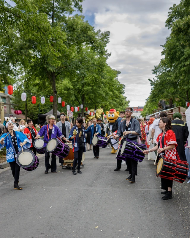 Taiko-Trommler beim Matsuri-Umzug durch den Filmpark