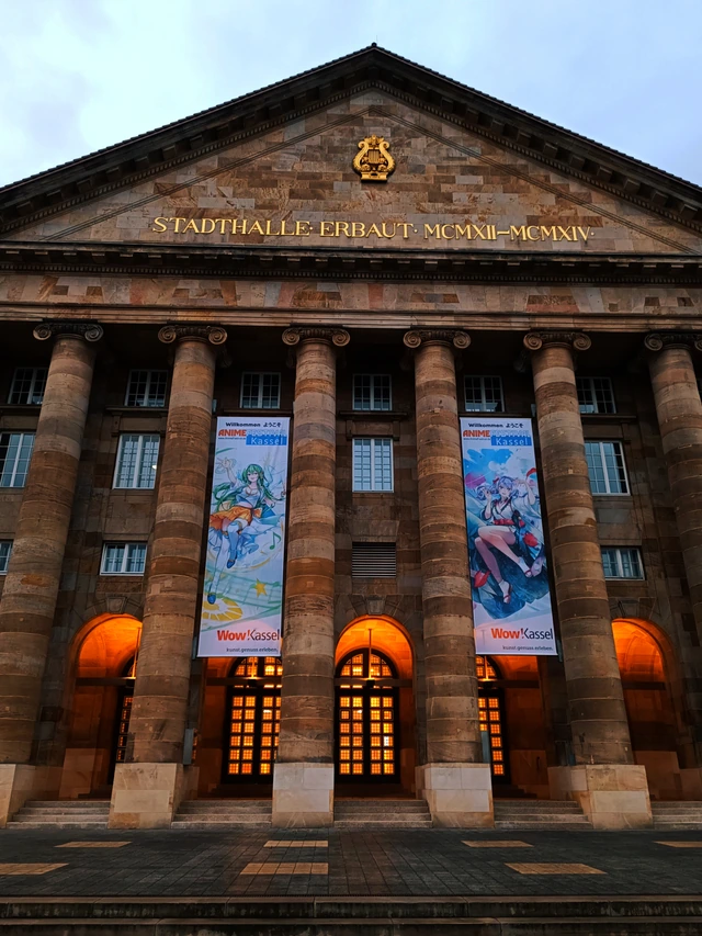 Stadthalle Kassel, geschmückt für das Anime Festival