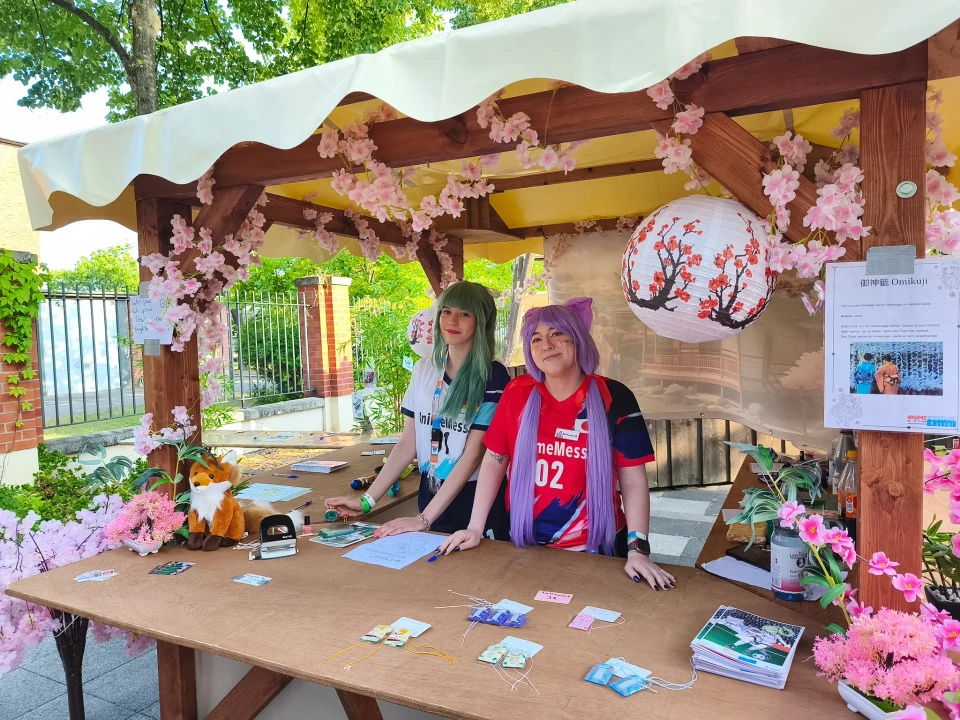 Unser Team am Omikuji-Stand